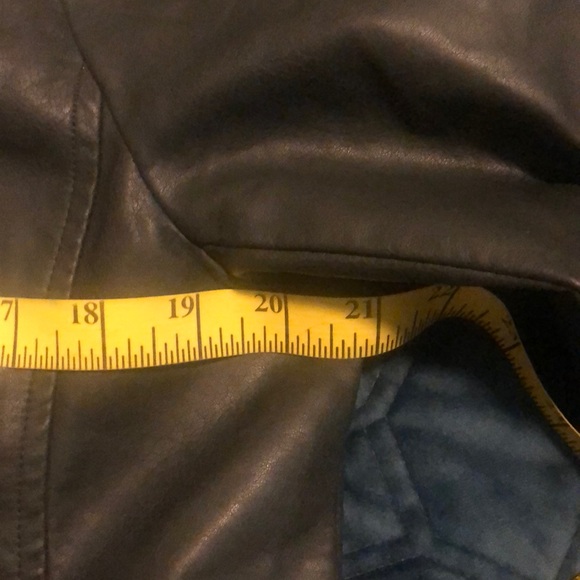 Pleather jacket 🧥 - Picture 4 of 8